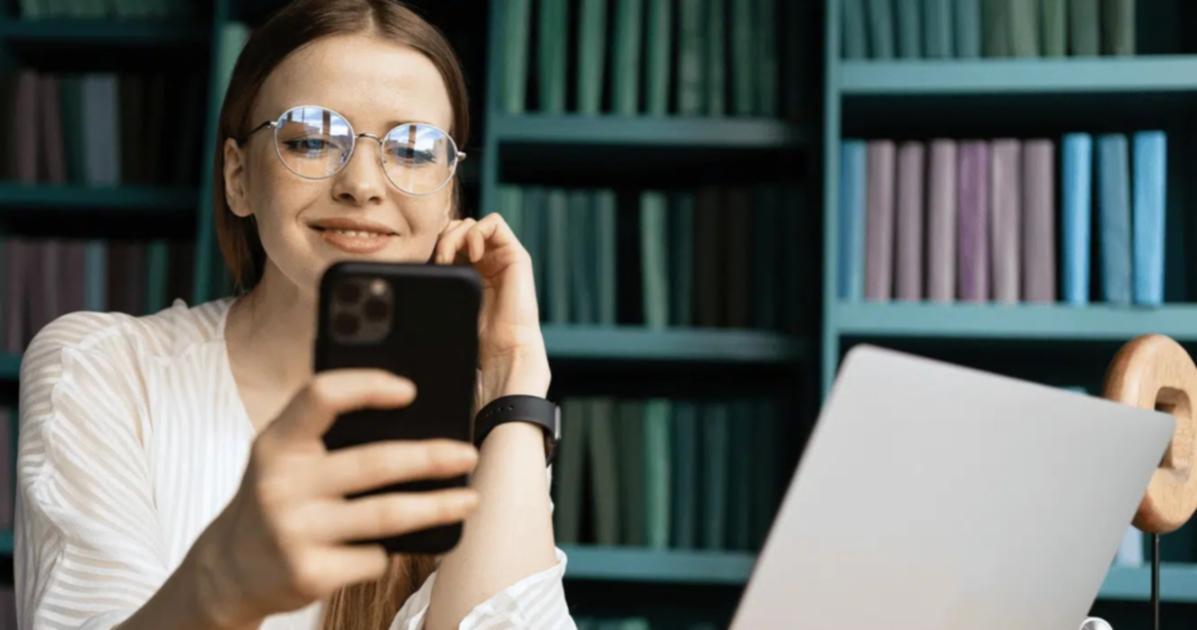 Instructeur fournissant un feedback personnalisé